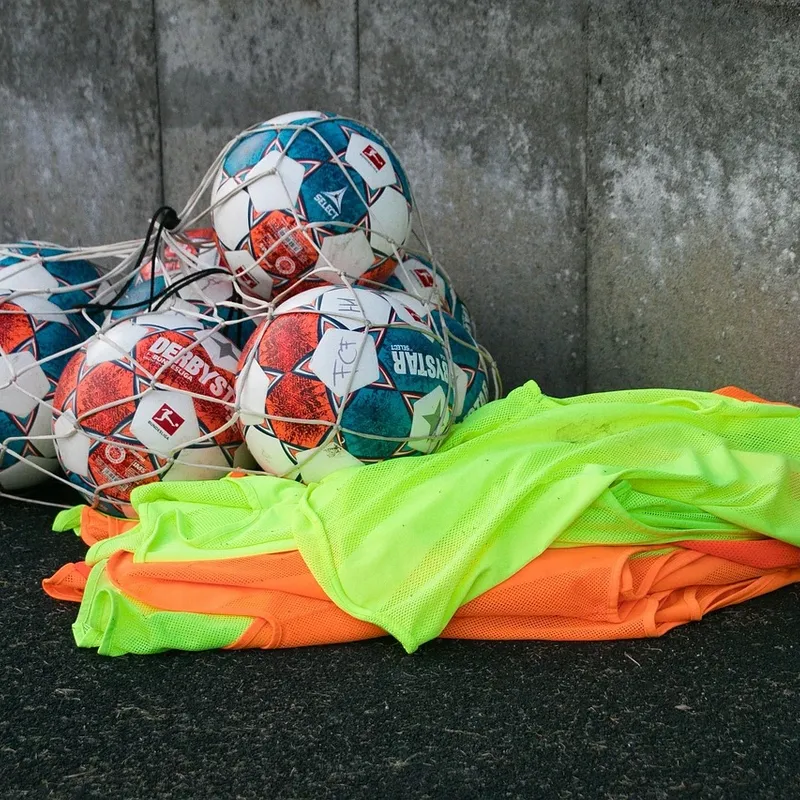Football-Insulated-Lunch-Bag-High-Capacity-Soccer-Balls-Sports-Reusable-Thermal-Bag-Tote-Lunch-Box-College-3.webp Football Insulated Lunch Bag High Capacity Soccer Balls Sports Reusable Thermal Bag Tote Lunch Box College 3